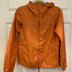 UNIQLO Womens Small Water Resistant Windbreaker Jacket hooded with zip closure